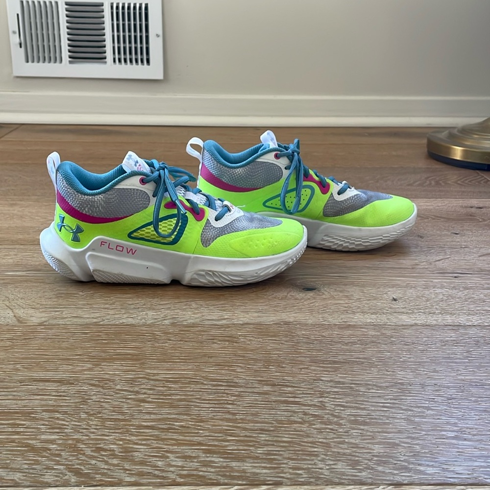 Size 9 Under Amour Women’s Basketball Shoes Lightly Worn